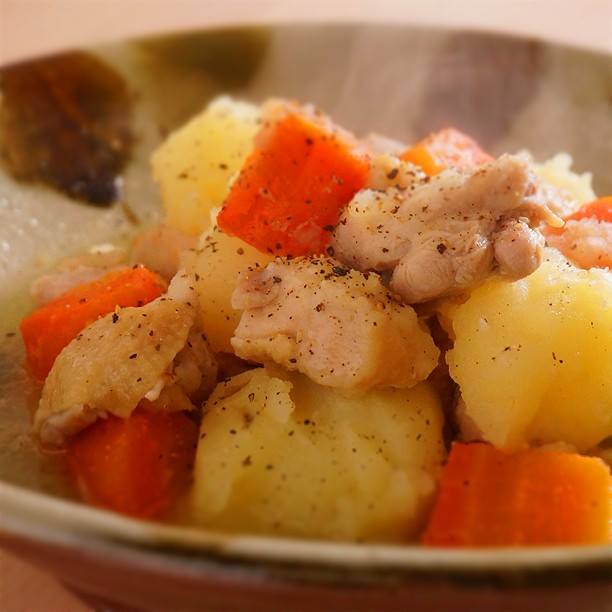 Chicken and garlic NIKUJAGA (Japanexe pot-au-feu)